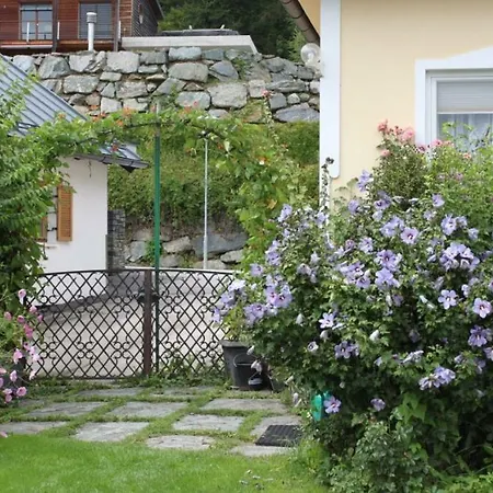 Huebner Appartement *